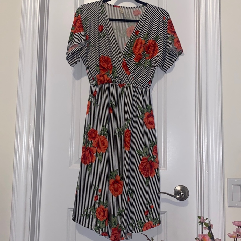 Forever 21 floral dress with pockets
